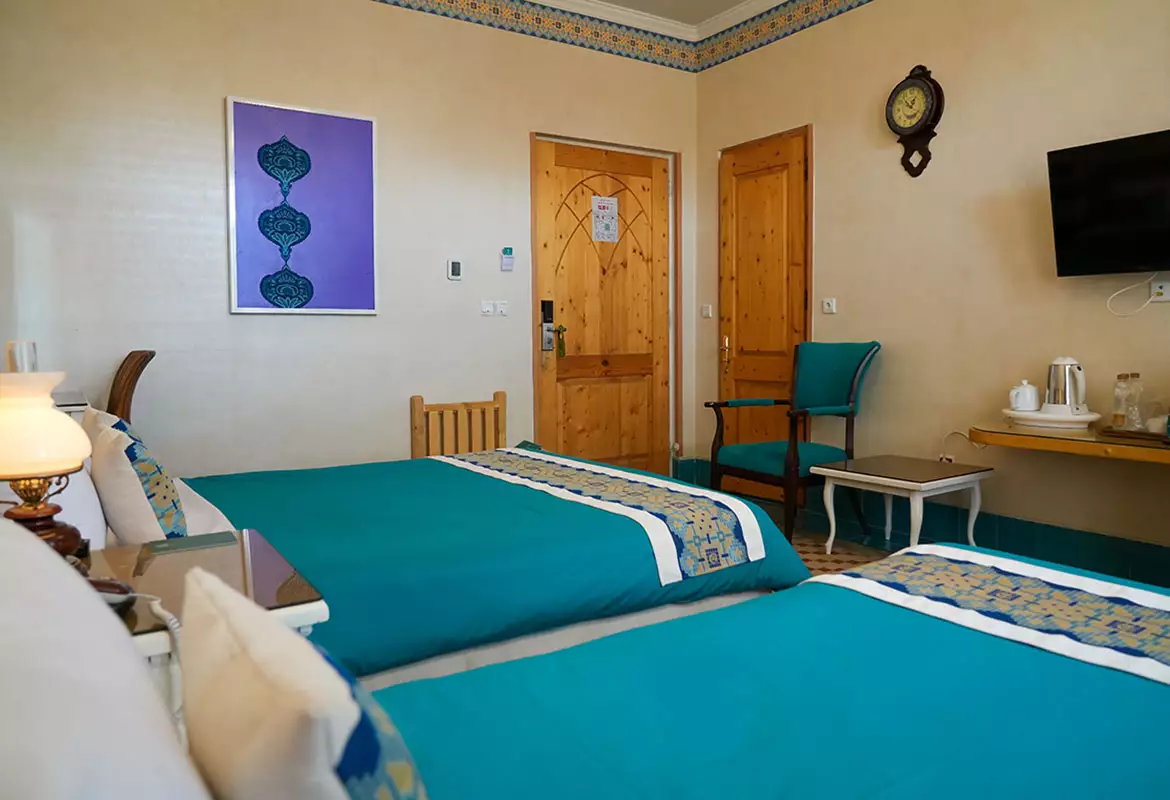 Alibaba https://cdn.alibaba.ir/ostorage/hotel-accommodation-images/686cfad2a1e6f83605b73c61_توئین رو به حیاط (1).webp